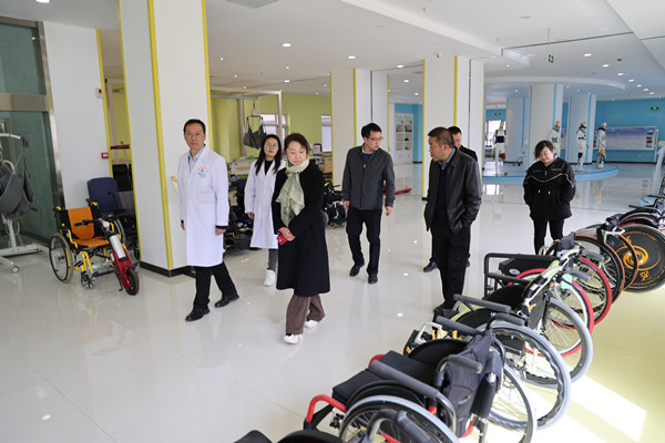 肃州区残联理事长陈莉一行到省辅具...